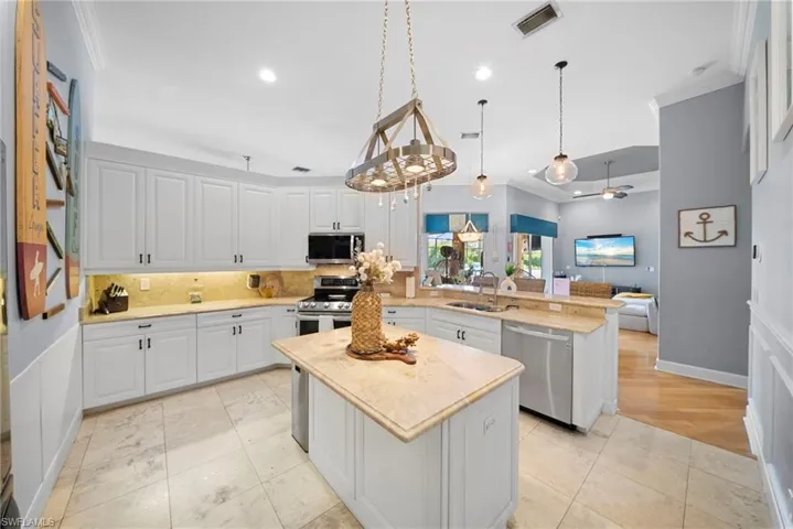 7933 Founders Cir, Naples, Florida 34104