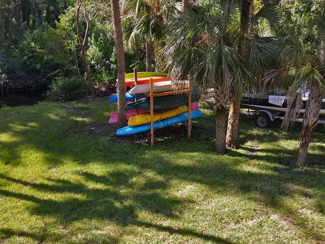 Kayak_storage_near_launch