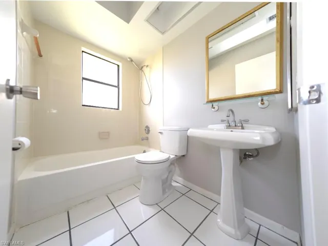 Guest_BA_wpedestal_sink