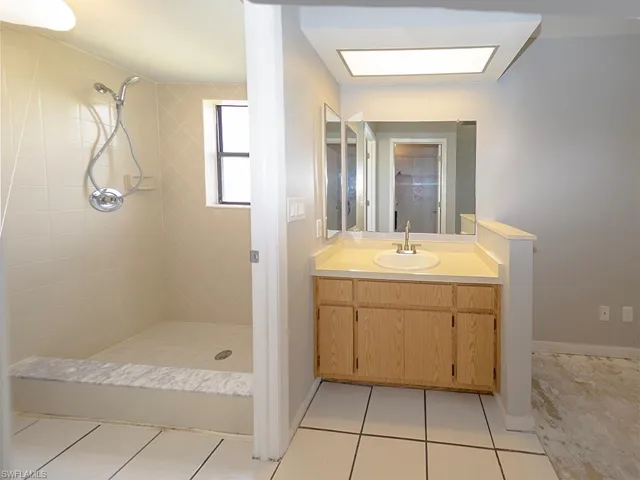 Primary_BA_wwalk-in_shower