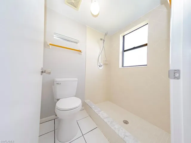 Primary_BA_wnew_commode