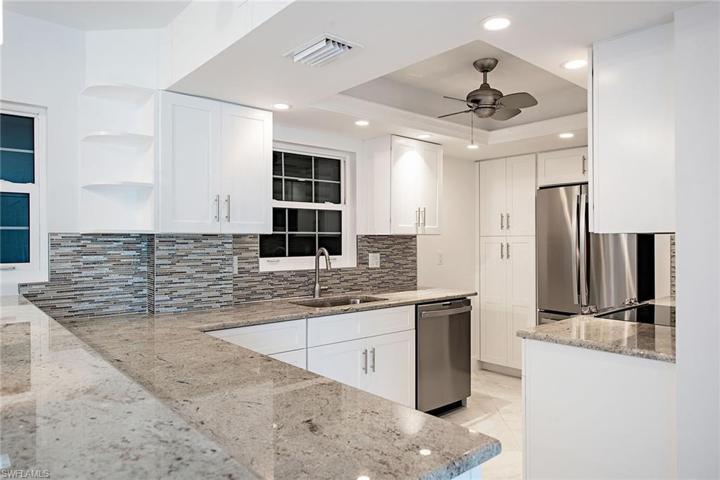 383  Harbour  DR, Naples, FL 34103