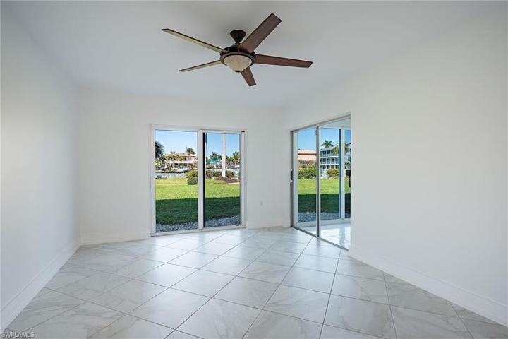 383  Harbour  DR, Naples, FL 34103