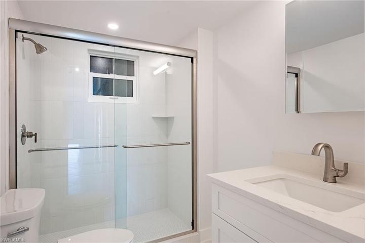 383  Harbour  DR, Naples, FL 34103