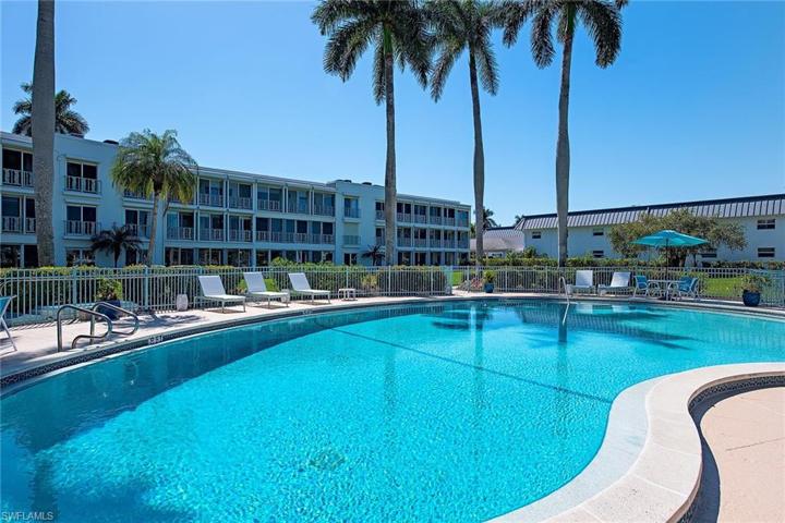 383  Harbour  DR, Naples, FL 34103
