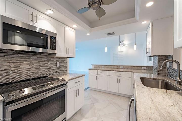 383  Harbour  DR, Naples, FL 34103