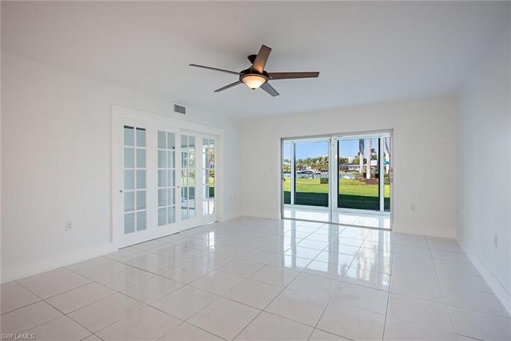 383  Harbour  DR, Naples, FL 34103