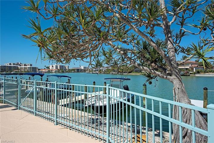 383  Harbour  DR, Naples, FL 34103