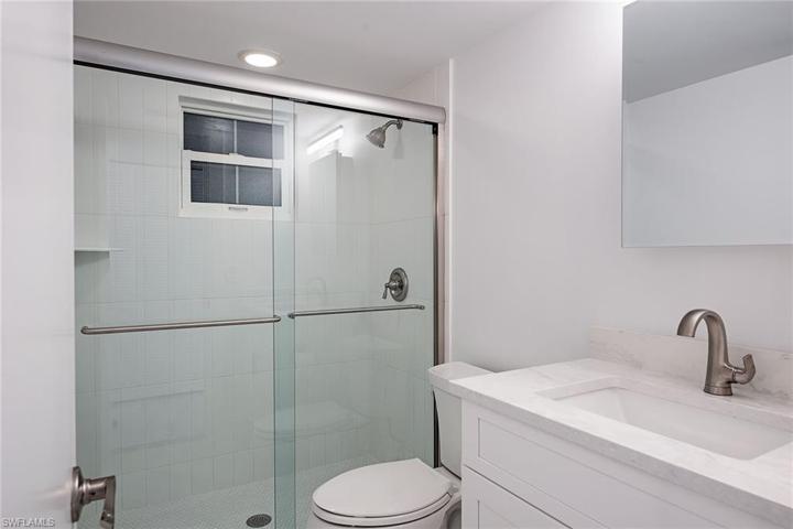 383  Harbour  DR, Naples, FL 34103