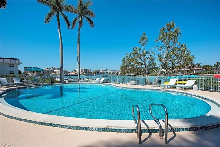 383  Harbour  DR, Naples, FL 34103