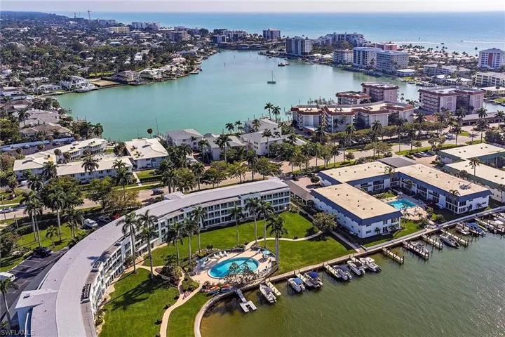 383  Harbour  DR, Naples, FL 34103