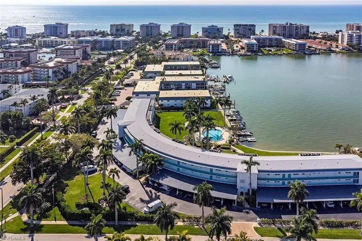 383  Harbour  DR, Naples, FL 34103