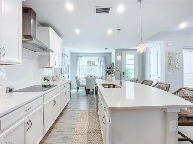 4664  Arboretum  CIR, Naples, FL 34112
