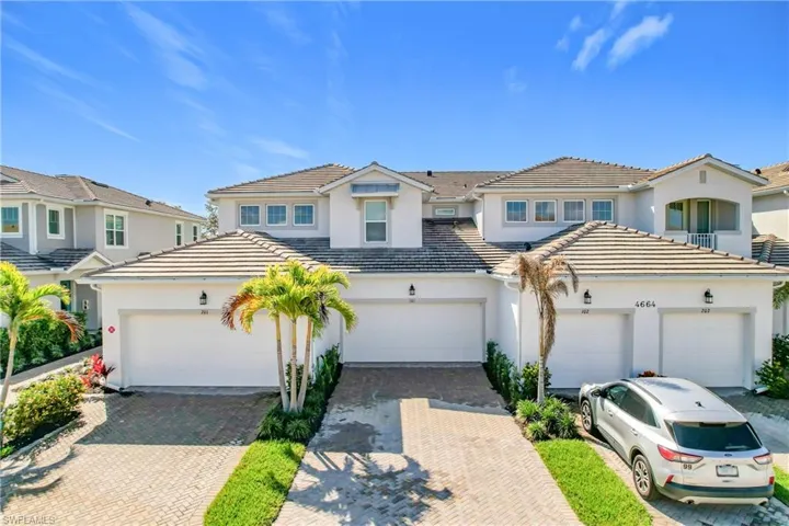 4664  Arboretum  CIR, Naples, FL 34112