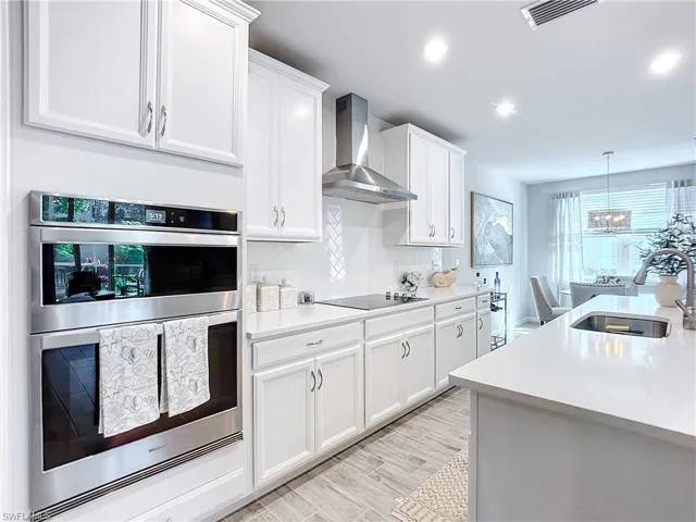 4664  Arboretum  CIR, Naples, FL 34112