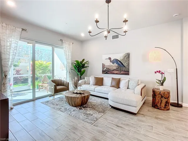 4664  Arboretum  CIR, Naples, FL 34112