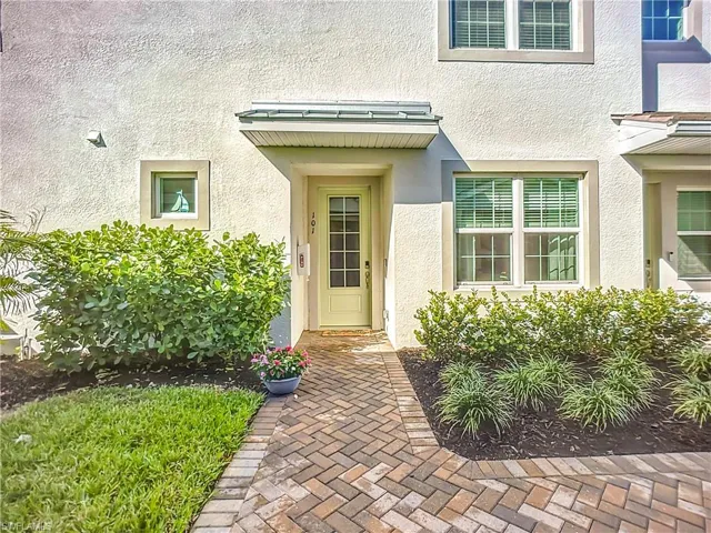 4664  Arboretum  CIR, Naples, FL 34112