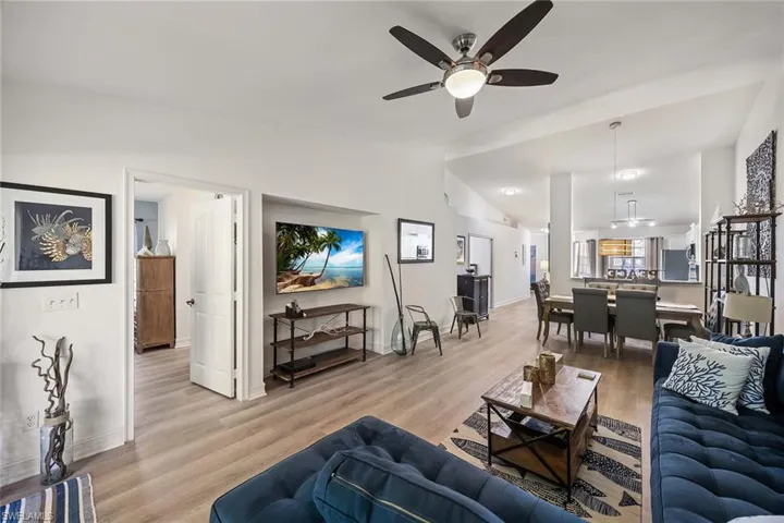 640 Luisa Ln 804-4, Naples, Florida 34104