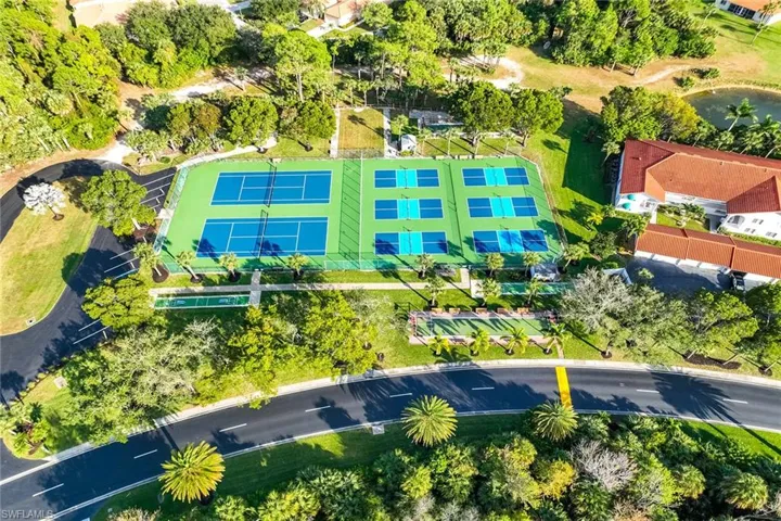 640 Luisa Ln 804-4, Naples, Florida 34104