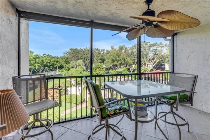Sunroom / solarium featuring ceiling fan
