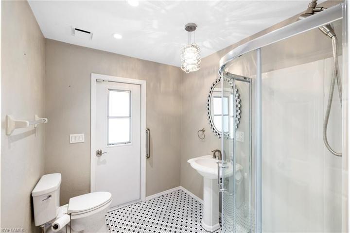 Guest bath with access to the pool area