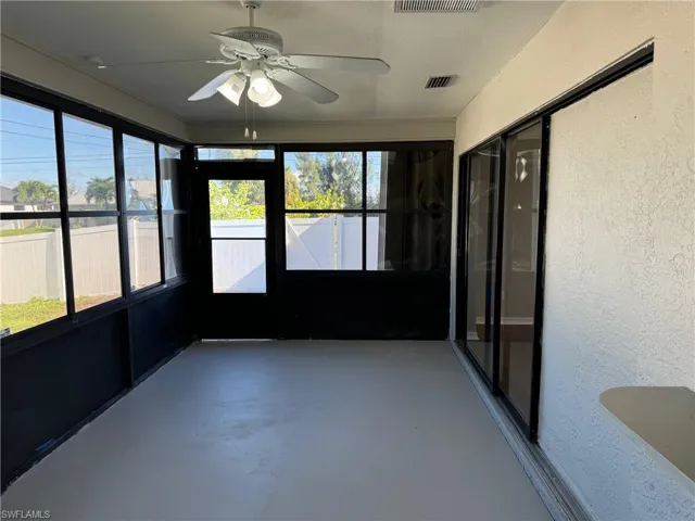 Lanai with ceiling fan