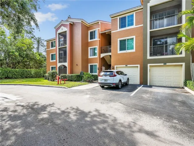 1205  Reserve  WAY, Naples, FL 34105