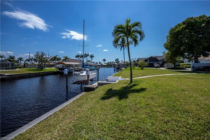 canal view & dock
