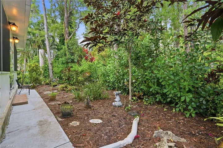 10727 Maui Cir, Estero, Florida 33928