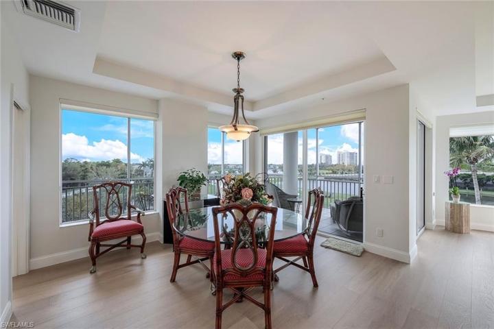 Dinner is always served with your favorite wine AND a very pretty view.  Open the sliding doors and allow the ocean breeze into the home!