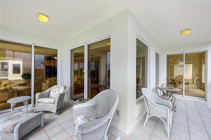 Perfect spot for morning coffee! Plenty of room for the entire family!