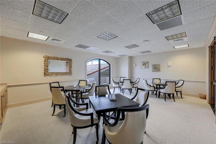 Vistas card room.