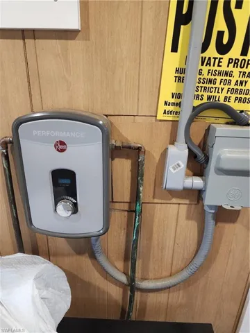 Tankless hot water heater
