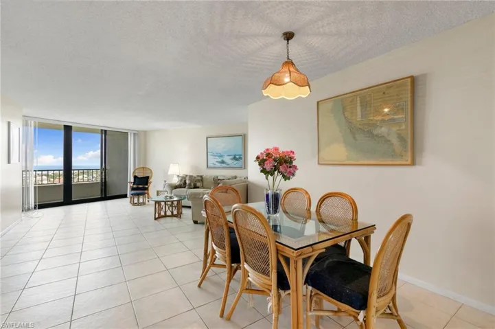 Dining and living space iwith gulf view