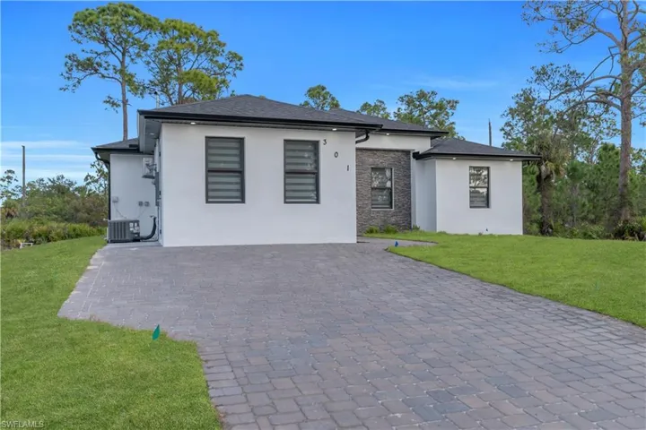 301 E 17th  ST, Lehigh Acres, FL 33972
