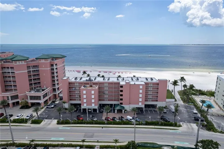 Unit building with the beach and coastline