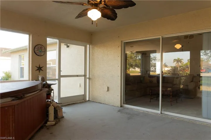 Sunroom / solarium with ceiling fan