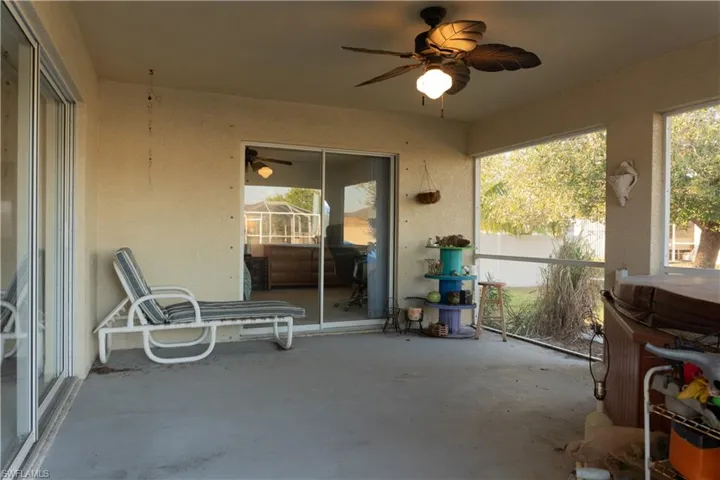 Sunroom with ceiling fan