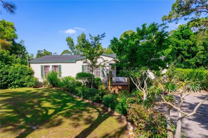 View of front of home featuring a front lawn