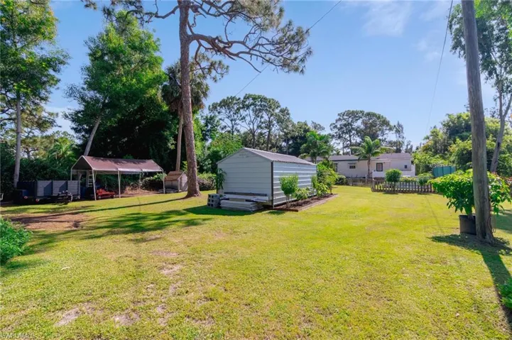 View of yard with an outdoor structure