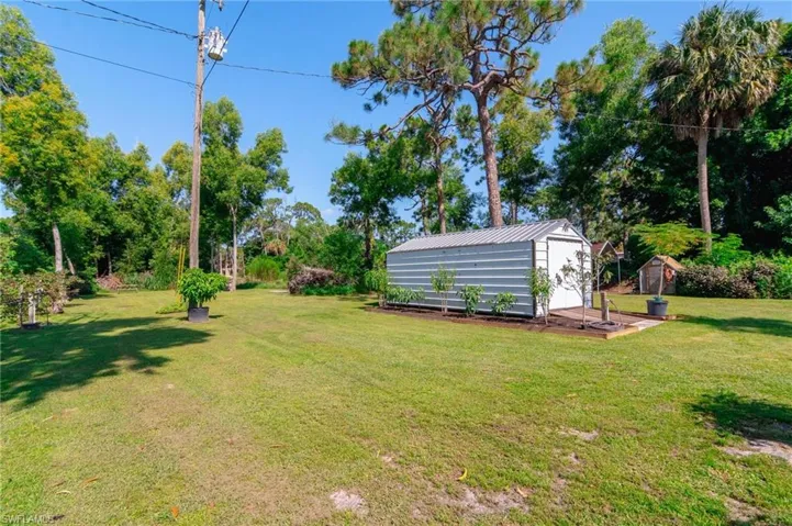 View of yard featuring a shed
