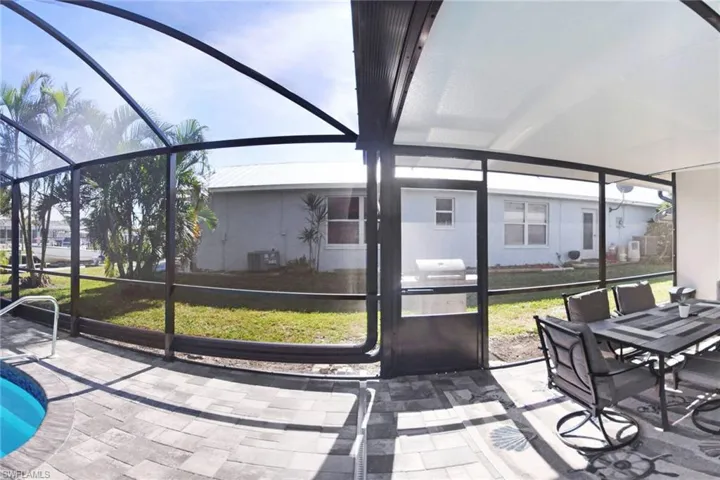 Sunroom / solarium featuring outdoor dining space