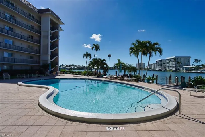 222 Harbour Dr 105, Naples, Florida 34103