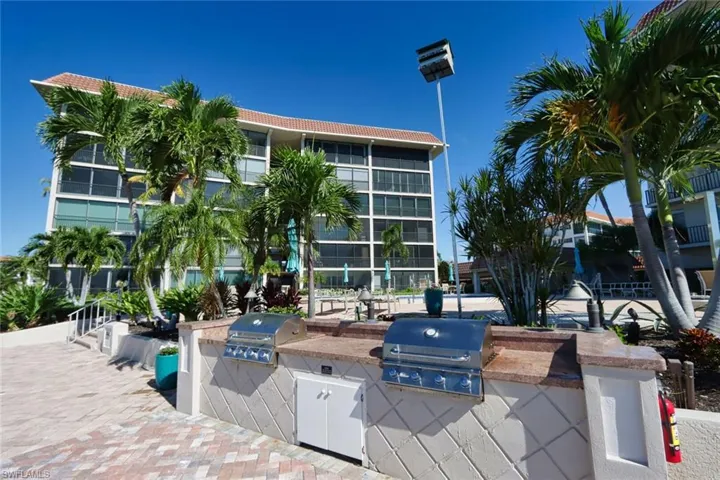 222 Harbour Dr 105, Naples, Florida 34103