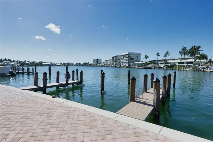 222 Harbour Dr 105, Naples, Florida 34103