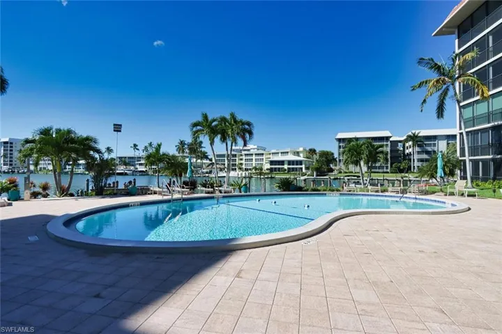 222 Harbour Dr 105, Naples, Florida 34103