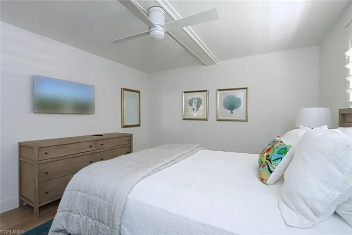 222 Harbour Dr 105, Naples, Florida 34103