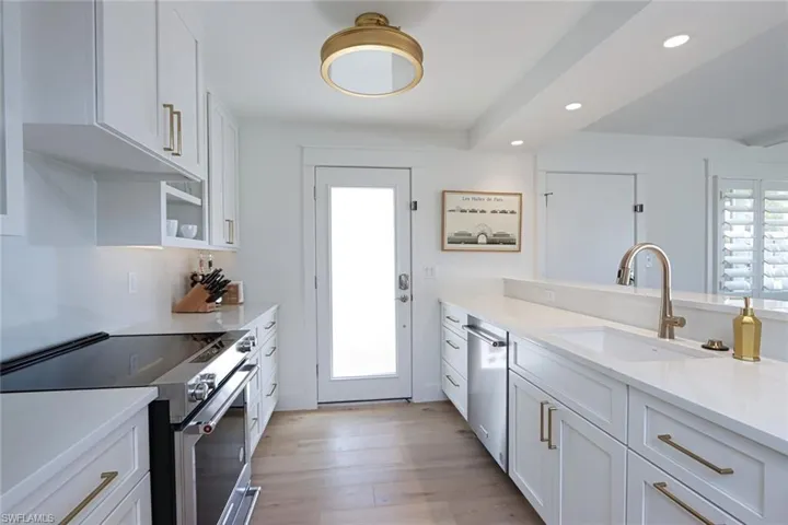 222 Harbour Dr 105, Naples, Florida 34103