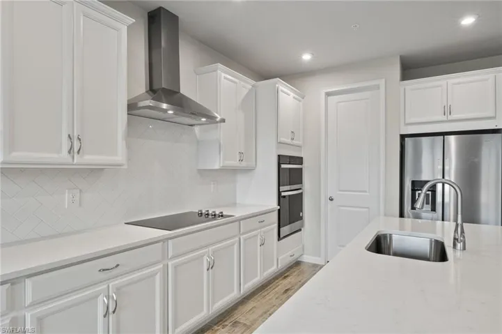Cooktop and vent hood