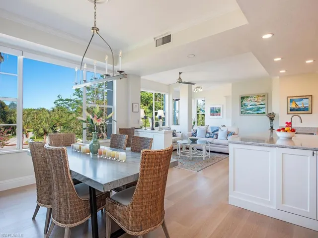 8410  Abbington  CIR, Naples, FL 34108